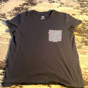 Levi’s. Perfect crew T shirt. Size medium